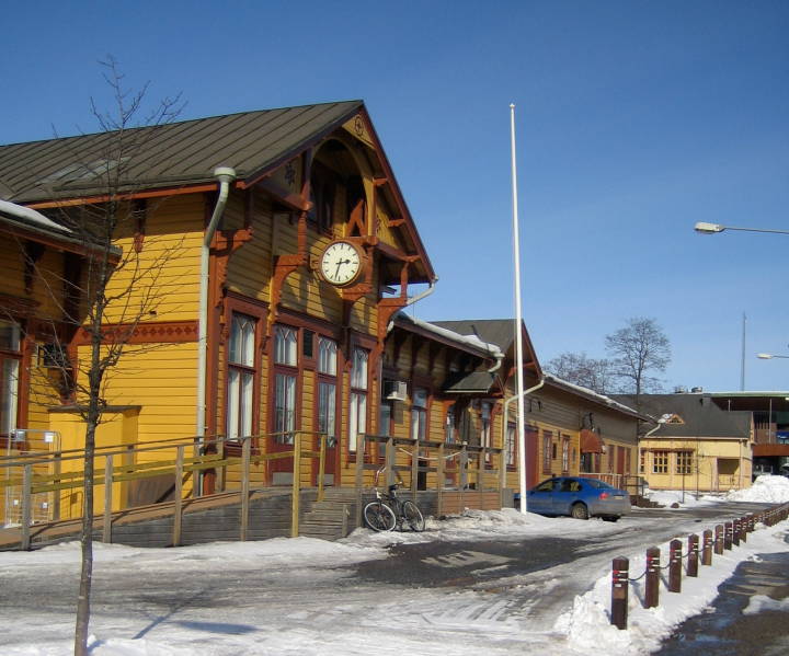 The old bright yellow wooden station in Jyväskylä